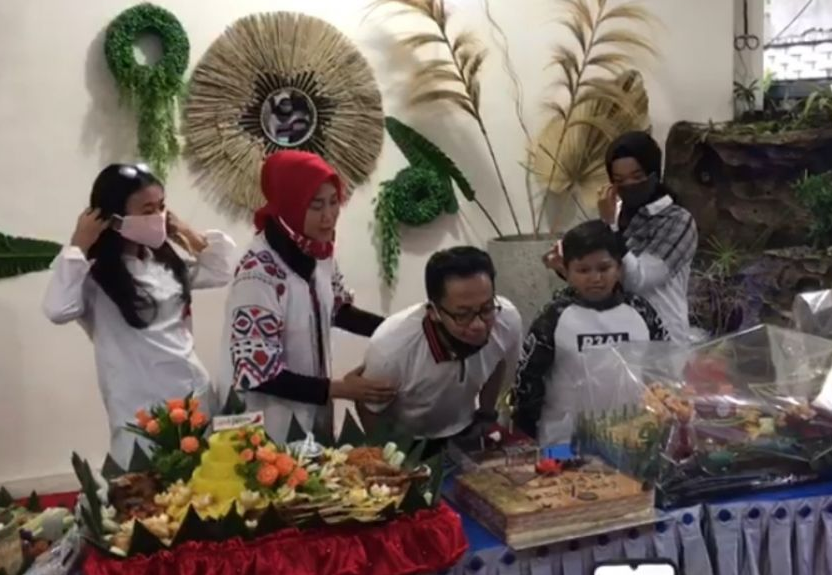 Suasana perayaan ulang tahun Walikota Malang Sutiaji ke-56, pada 13 Mei 2020. (Foto: Twitter @phinedemolish)