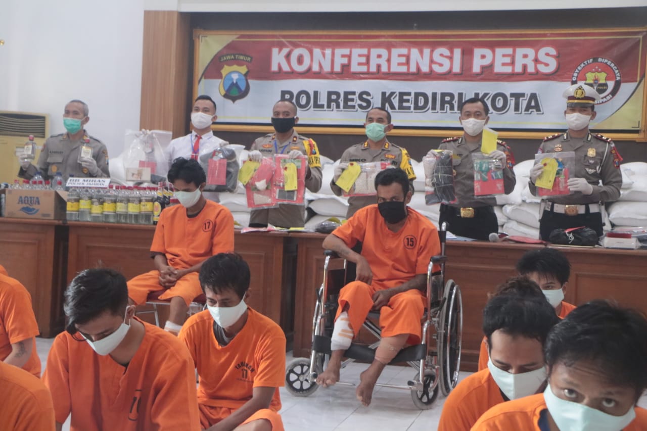 Polres Kediri Kota gelar perkara selama masa wabah corona. (Foto: Fendhy/Ngopibareng.id)