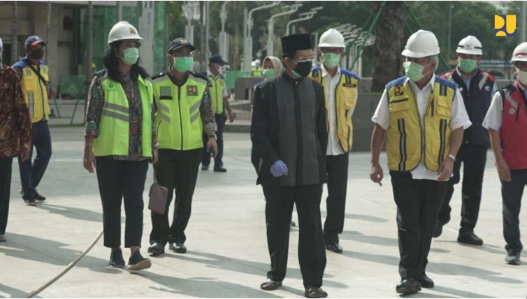 Menteri PUPR Basuki Hadimuljono saat berkunjung ke Masjid Istiqlal, Jakarta. (Foto: Kementerian PUPR) 