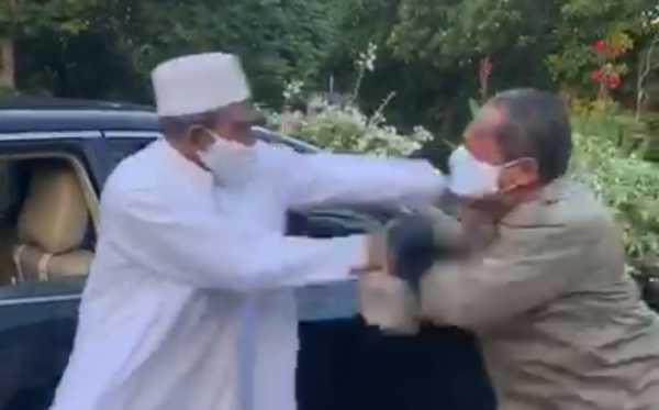 Potongan video aksi adu jotos Habib Umar dan anggota Satpol PP. (Foto: Istimewa)