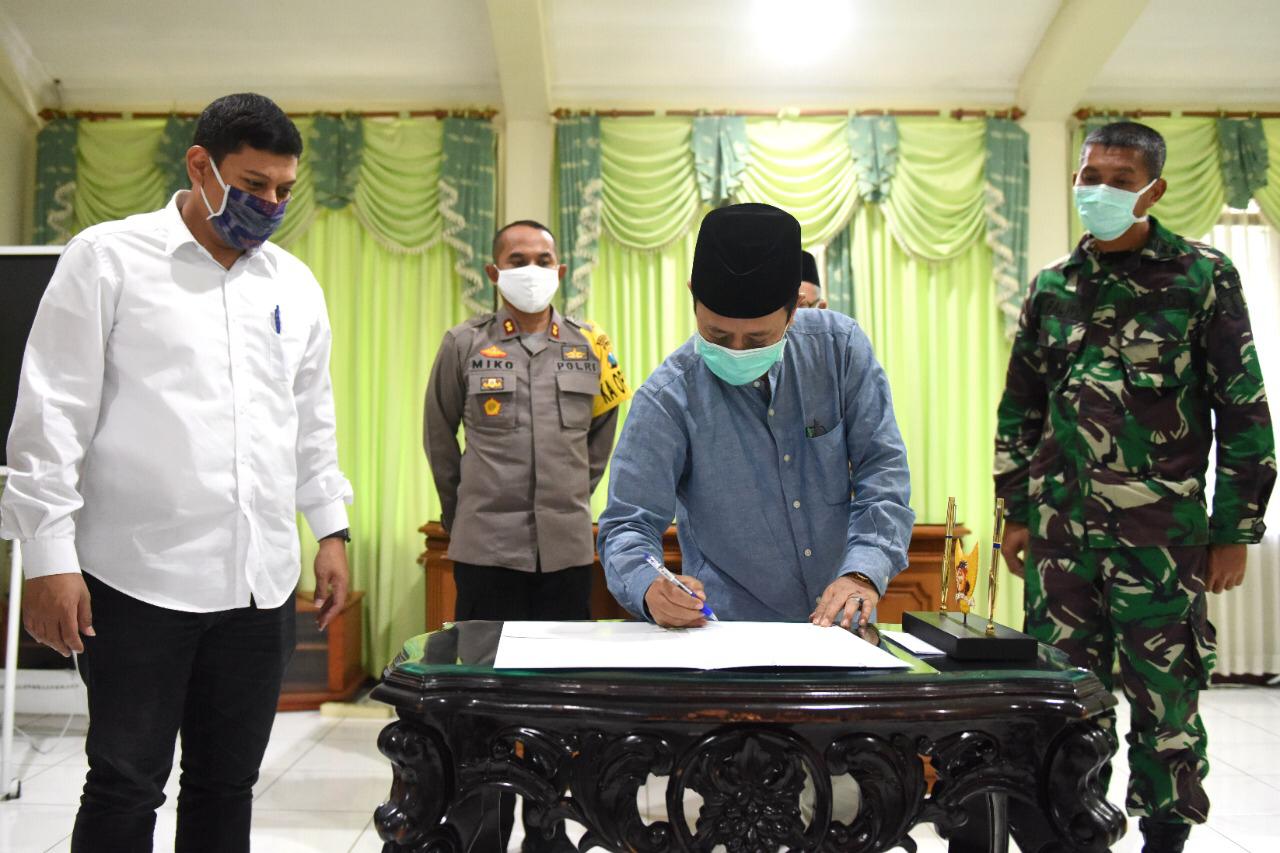 Walikota Kediri Abdullah Abu Bakar berkemeja putih. (Foto: Istimewa)