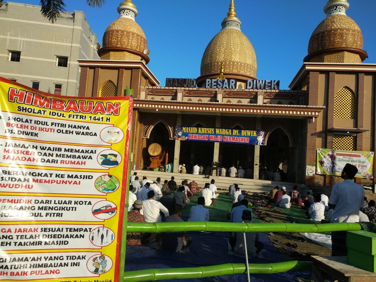 Pelaksanaa shalat Ied di masjid Diwek, Kecamatan Diwek, Kabupaten Jombang. (Foto: M.Rizqi/Ngopibareng.id)