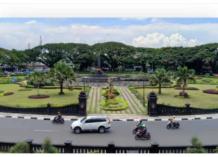 Bundaran Tugu Kota Malang (Foto: Lalu Theo/ngopibareng.id)