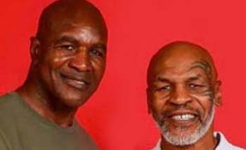 Holyfield dan  Mike Tyson. (Foto:Reuters)