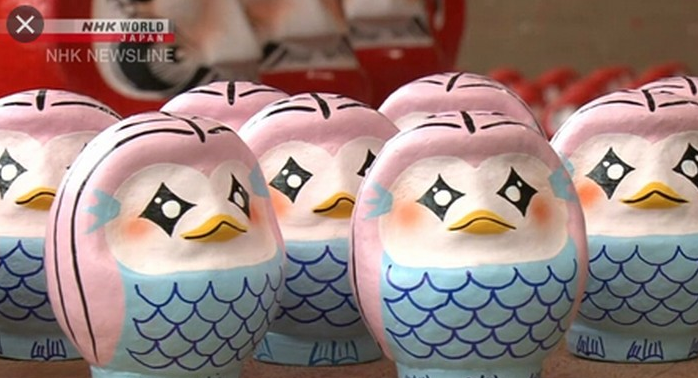 Boneka daruma Amabie yang laris manis di Jepang. (Foto: NHK)