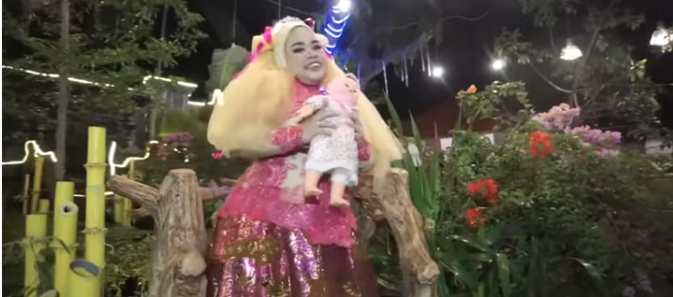 Salah satu adegan Kekeyi di video klip lagu Keke Bukan Boneka (Foto: Dok Youtube.com)