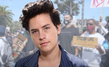 Cole Sprouse, ditangkap saat ikut aksi solidaritas George Floyd. (Foto:Reuters)