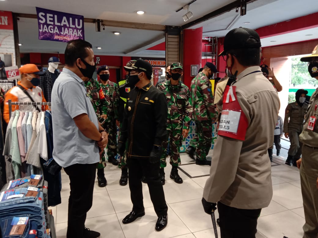 Walikota Malang bersama dengan Polresta Malang Kota dan Dandim 0833, Kota Malang ketika melakukan sidak ke Ramayana (Foto: istimewa) 