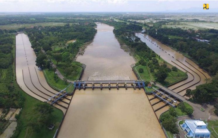 Kementerian PUPR membangun jaringan irigasi baru untuk meningkatkan ketahanan pangan. (Foto: Kementerian PUPR)