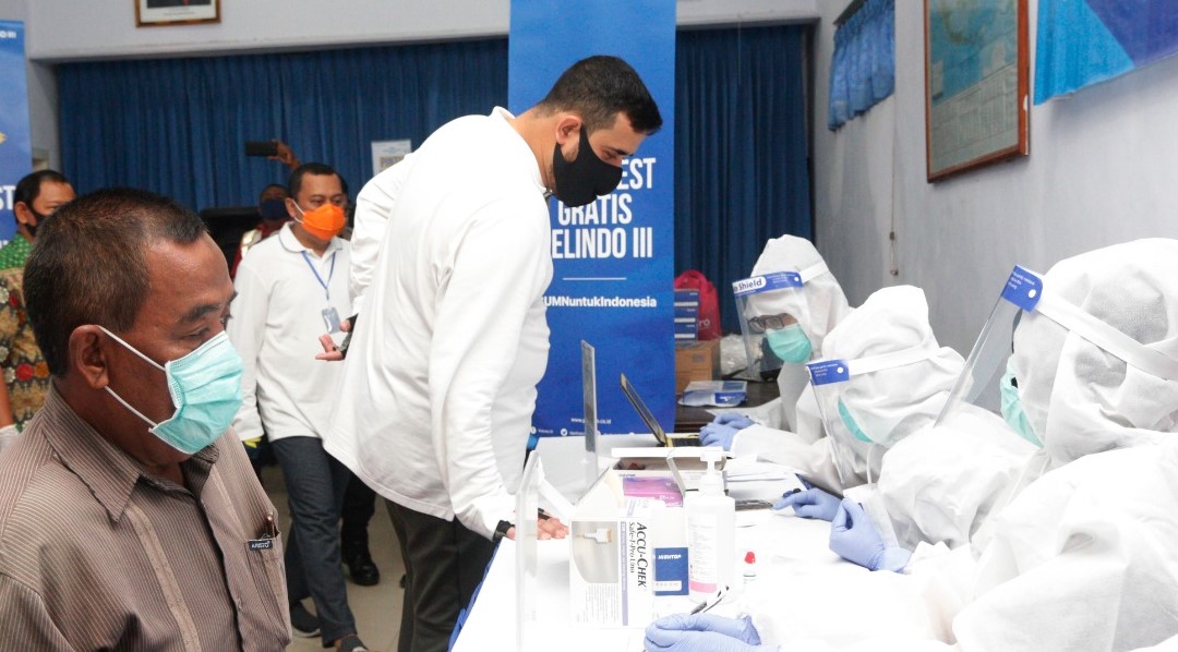 Walikota Hadi Zainal Abidin saat meninjau pelaksanaan rapid test massal di Pelabuhan Tanjung Tembaga, Probolinggo, Jawa Timur. (Foto: Ikhsan Mahmudi/Ngopibareng.id)