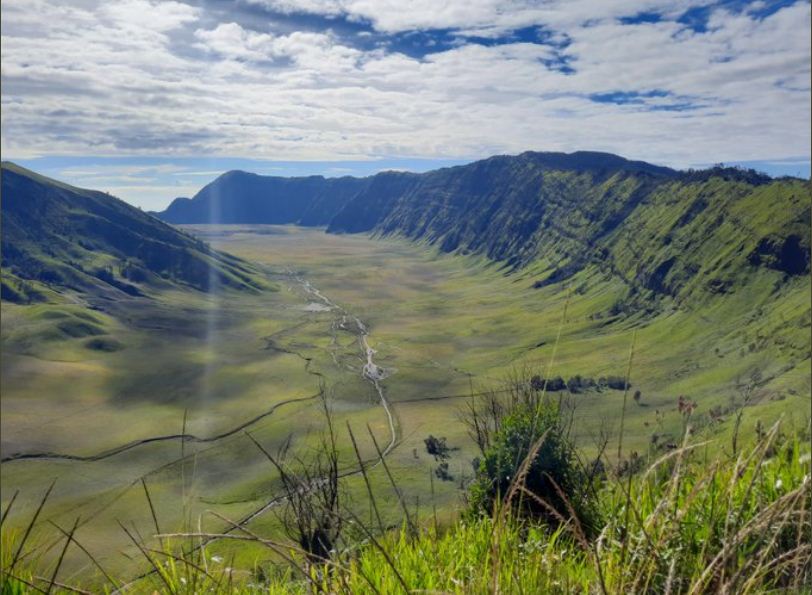 Masyarakat adat percaya pandemi covid-19 bukan yang terakhir. (Ilustrasi padang rumput di area Bromo Tengger Semeru/Twitter @sbyfess)