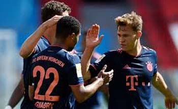 Pemain Bayern Muenchen merayakan kemenangan atas Bayer Leverkusen di  Stadion BayArena, Sabtu malam. (Foto: Reuters)