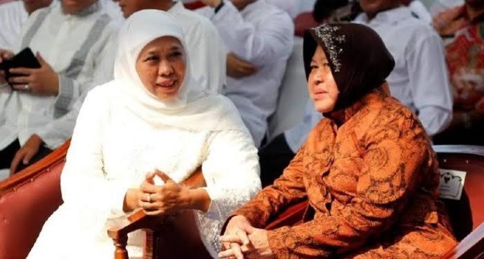 Khofifah dan Risma dalam sebuah acara.