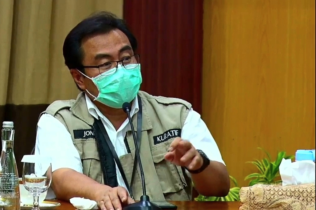 Koordinator Rumpun Kuratif Gugus Tugas Percepatan Penanganan Covid-19 Jatim, Dr. Joni Wahyuhadi.