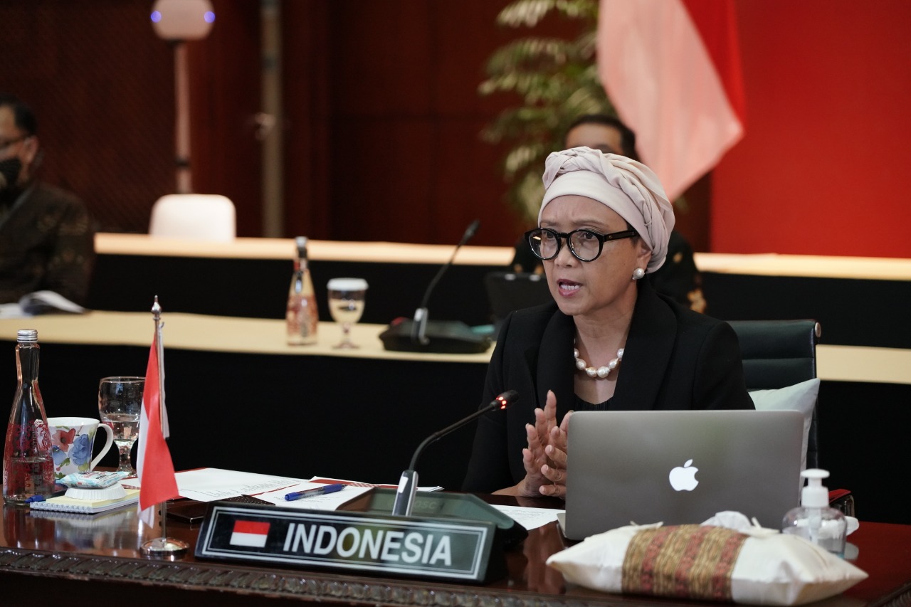 Menteri Luar Negeri Retno L Marsudi, dalam konferensi OKI. (Foto: kemlu)