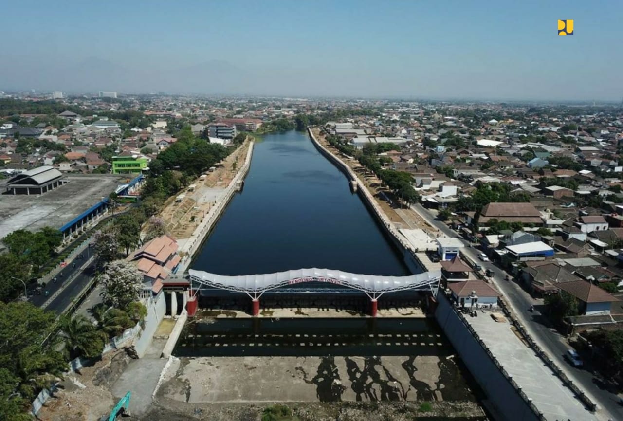 Kendalikan banjir, Kementerian PUPR rehabilitasi bendung Karet Tirtonadi. (Kementerian PUPR) 