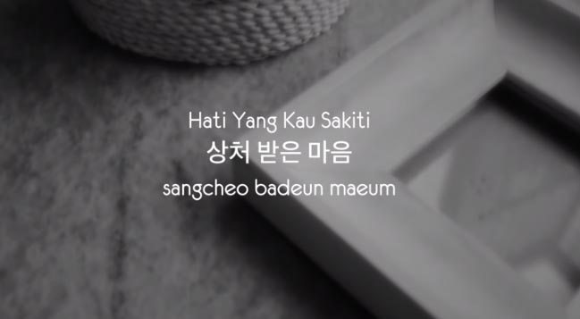 Hati Yang Kau Sakiti versi Korea. (Foto: YouTube/Rossa Official)