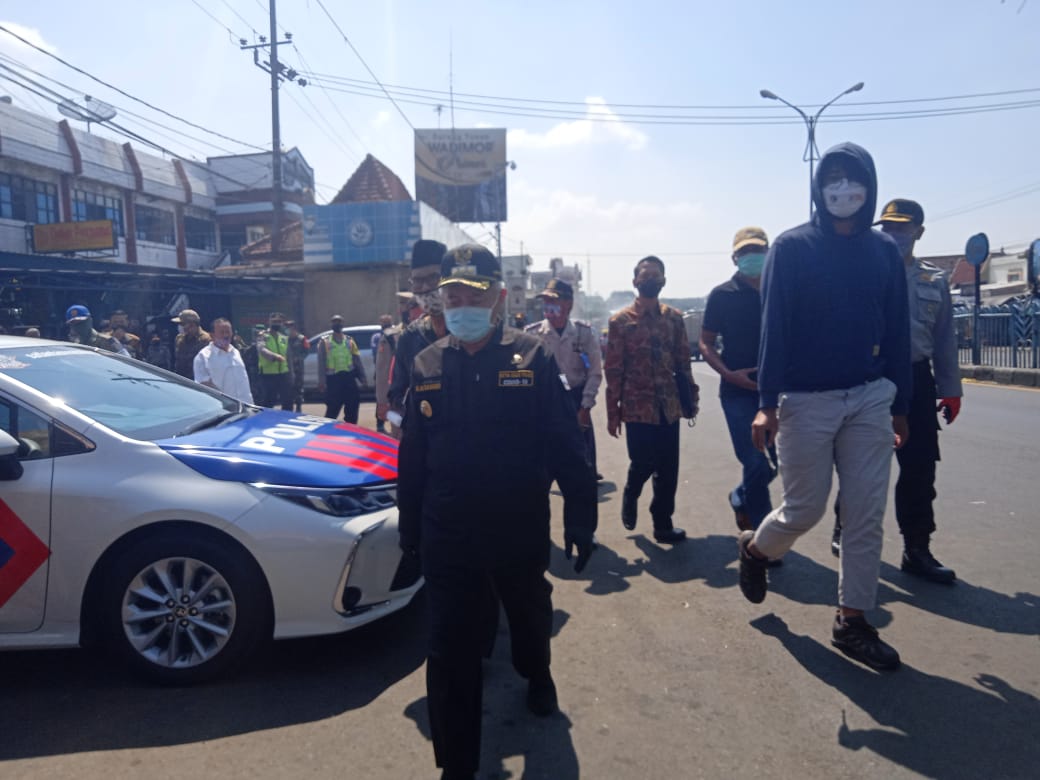 Bupati Malang, Muhammad Sanusi saat mengunjungi pasar Singosari, Kabupaten Malang (Foto: istimewa)