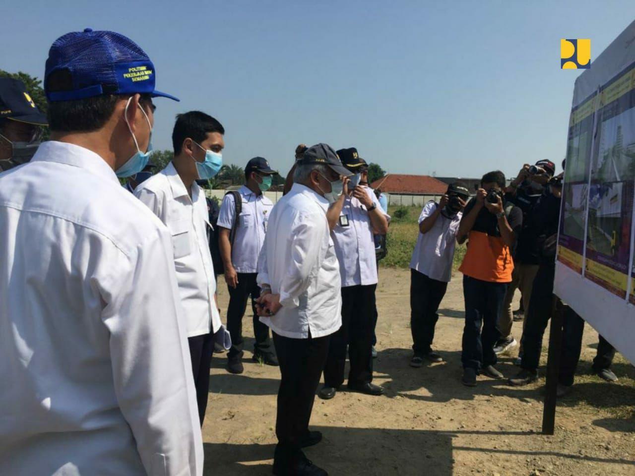 Menteri PUPR Basuki Hadimuljono saat mengunjungi Kampus Politeknik PU di Kota Semarang, Kamis 11 Juni 2020. (Kementerian PUPR)