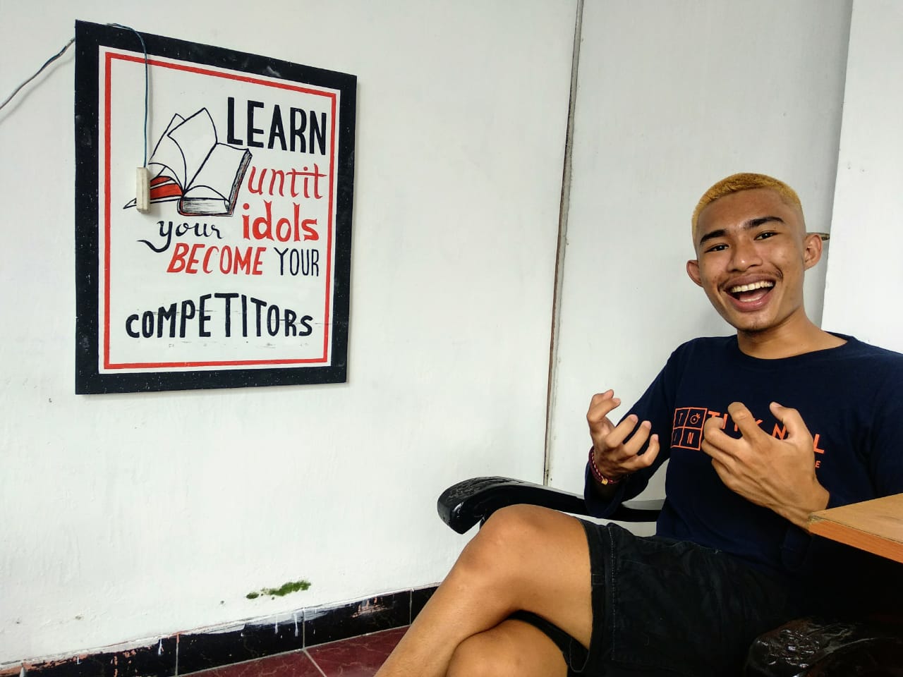 GRasland Aristho Santho Academica menceritakan alasannya bertahan di Pare, Kediri. (Foto: M. Rizqi/Ngopibareng.id)