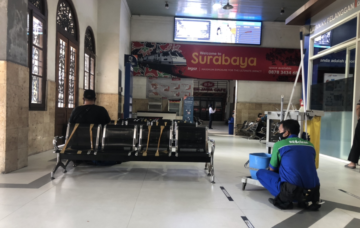 Stasiun Gubeng Lama yang terlihat lenggang (Andik Dwi/Ngopibareng.id)