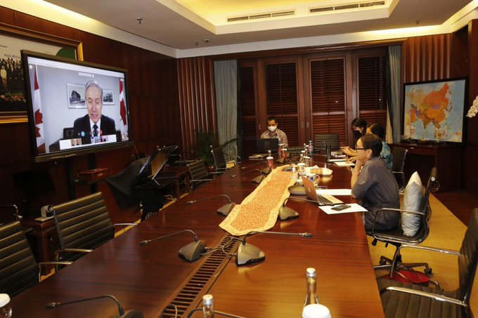 Menlu RI Retno L Marsudi saat mengikuti Ministerial Coordination Group on COVID-19 (MCGC). (Foto: kemlu)