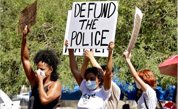 Unjuk rasa warga Washinton DC minta  anggaran polisi dicabut. (Foto:Reuters)