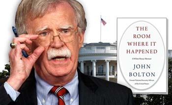 Mantan penasehat Trump, John Bolton dan bukunya. (Foto:Yahoo)