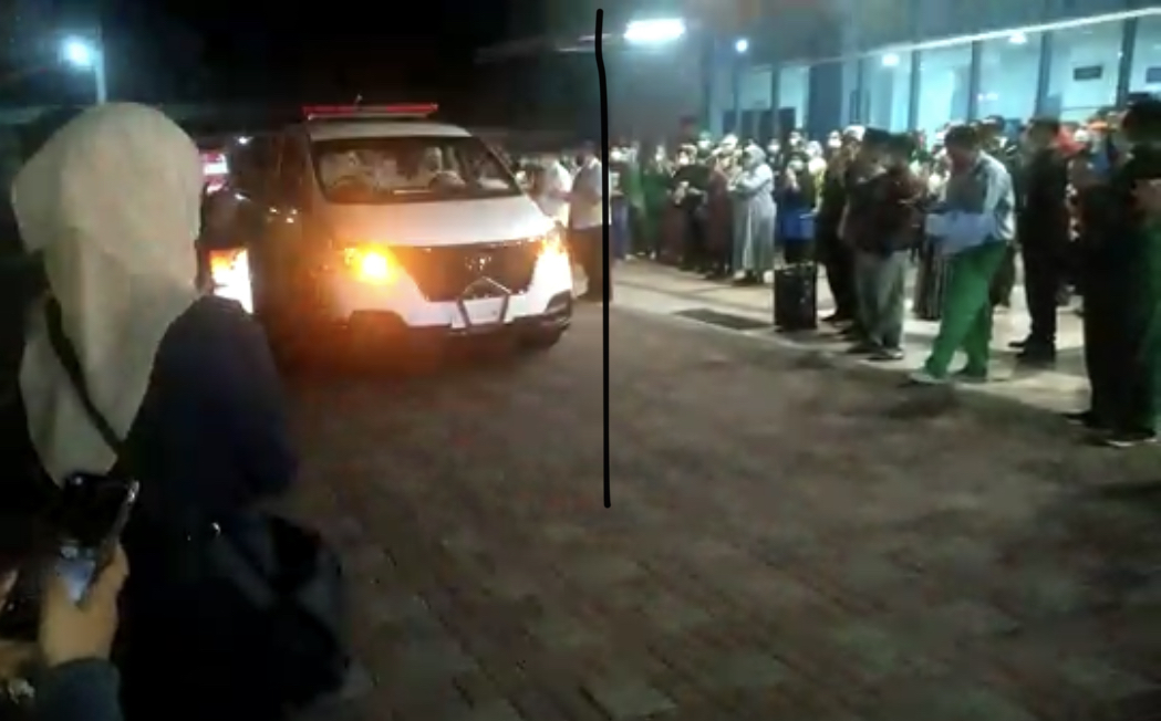 Pelepasan jenazah dr Gatot di RSUD Sidoarjo. Ia meninggal karena covid-19. (Foto: Tangkapan video whatsapp)