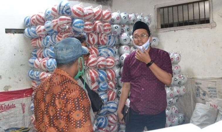 Bakal Calon Bupati (Bacabup) Sidoarjo, Ahmad Muhdlor Ali (Gus Muhdlor) ketika mengunjungi sejumlah pelaku UMKM. (Foto: Istimewa)