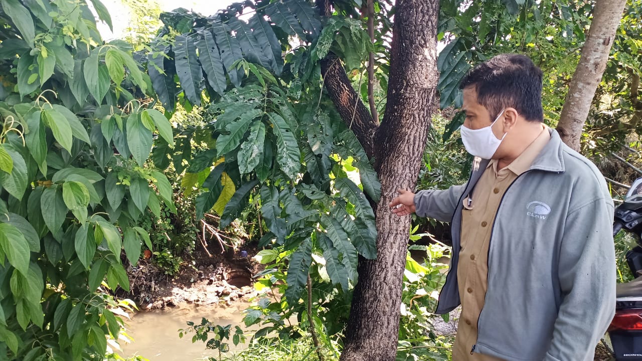 Sumur kuno era kerajaan ditemukan tepi sungai.  (Foto: Fendhy Plesmana/Ngopibereng.id)