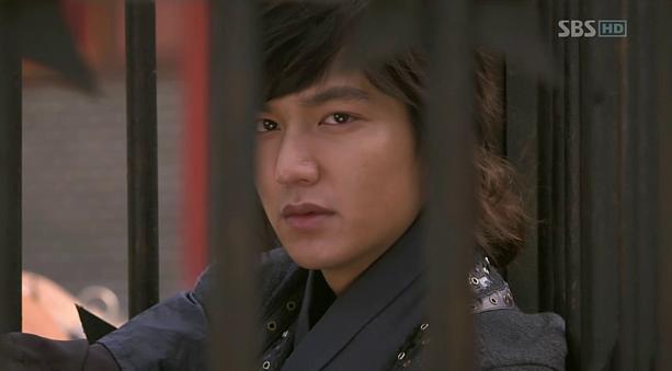 Salah satu adegan drama Korea (drakor) Faith - The Great Doctor, Choi Young dijebloskan ke penjara. (Foto: SBS)