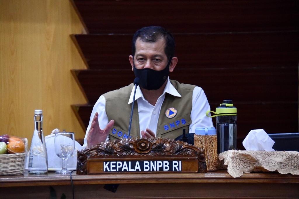 Kepala Gugus Tugas Percepatan Penanganan Covid-19 Jatim, Letjen TNI Doni Monardo, ketika berada memberi arahan di Gedung Negara Grahadi, Surabaya, Rabu 24 Juni 2020. 