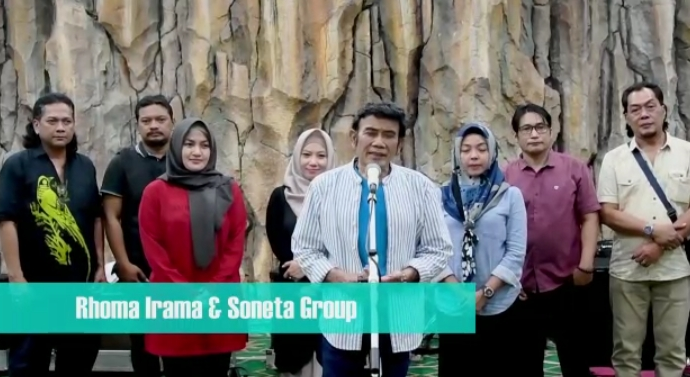 Rhoma Irama dan grup Soneta saat mengumumkan rencana konser di acara sunatan. (Foto: Instagram)