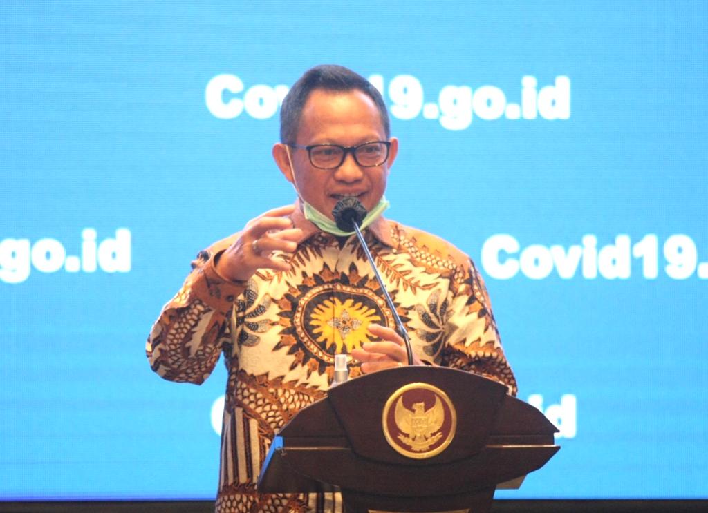 Mendagri, Jenderal Polisi (purn) Tito Karnavian saat memberi pengarahan dalam rapat koordinasi di Hotel JW Marriot, Surabaya, Jumat 26 Juni 2020. (Foto: Humas Provinsi Jatim)