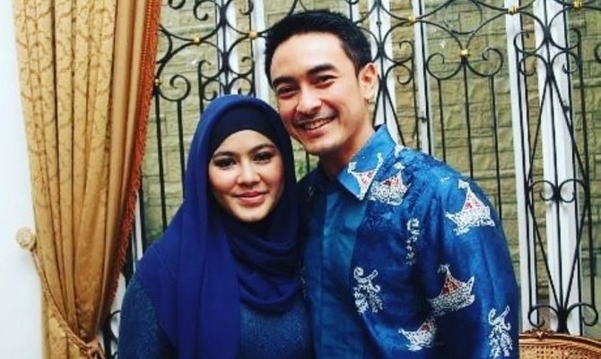 Pasangan Zumi Zola dan Sherrin Tharia saat mesra. (Foto: Instagram)