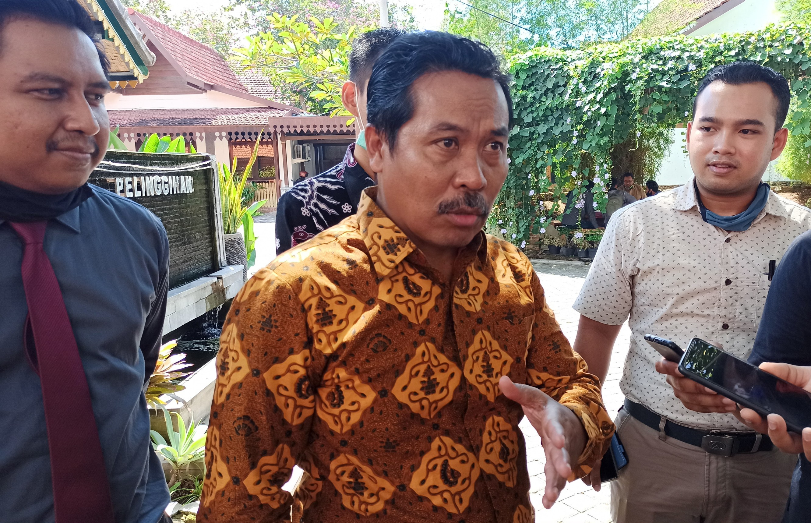 Ir. Wahyudi, mantan Ketua DPRD Banyuwangi periode 2004-2009, siap menjadi  calon wakil bupati dari Ipuk Fiestiandani. (Foto: Muh Hujaini/Ngopibareng.id)