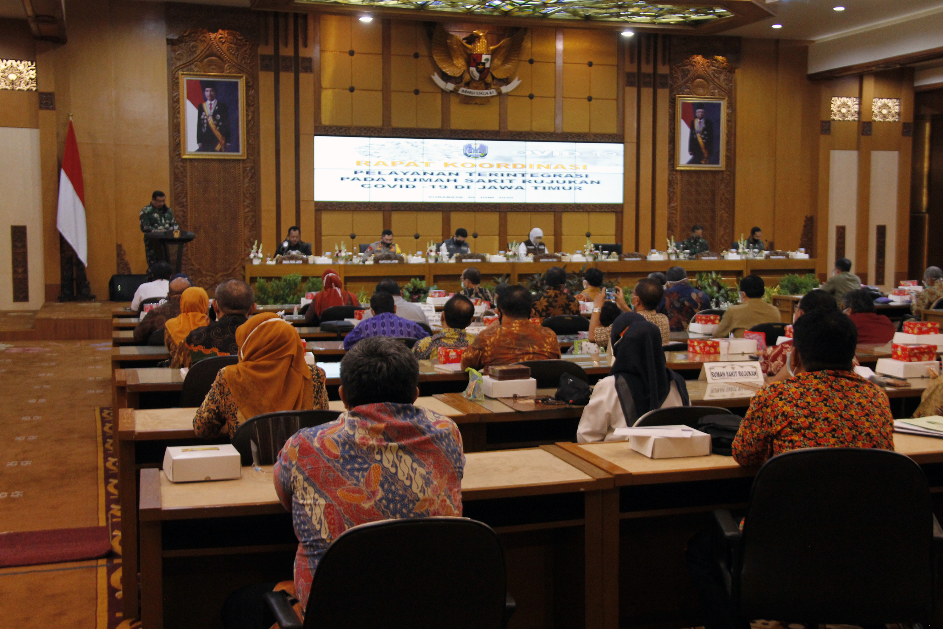 Pangkogabwilhan II, Marsekal Madya TNI Imran Baidiru ketika menyampaikan pengarahan di Kantor Gubernur Jatim, Surabaya, Selasa 30 Juni 2020. (Foto: Fariz Yarbo/Ngopibareng.id)