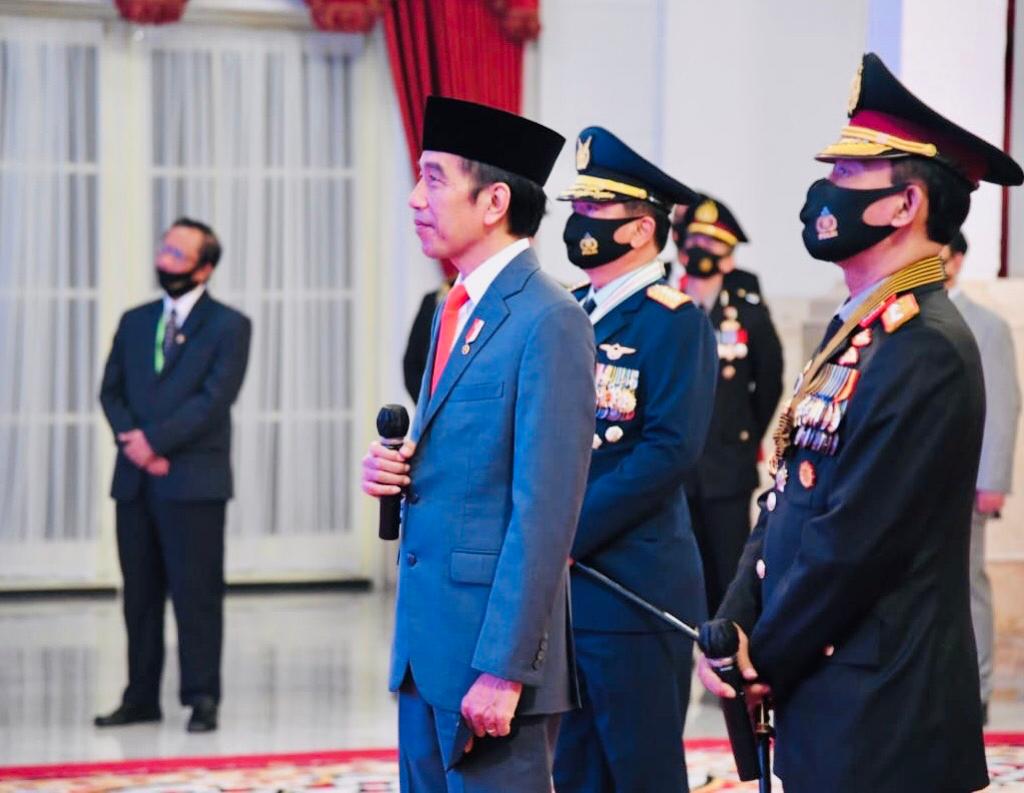 Presiden Joko Widodo pimpin peringatan Hari Bhayangkara ke-74 di Istana Negara. (Foto: Setpres)