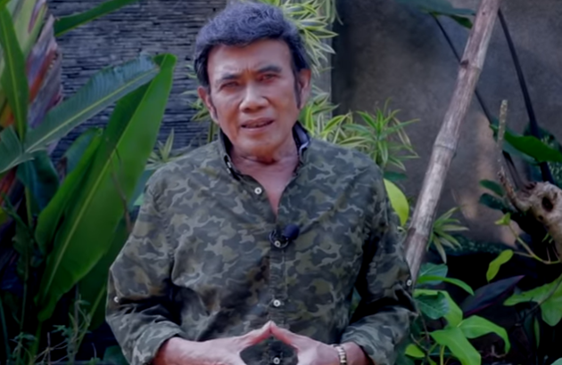 Klarifikasi Rhoma Irama di YouTube terkait kehadirannya di konser acara sunatan anak keluarga Abah Surya Atmaja di Kampung Cisalah, Desa Cibunian, Kecamatan Pamijahan, Kabupaten Bogor, Jawa Barat, pada Minggu 28 Juni 2020. (Foto: YouTube Rhoma Irama Official)