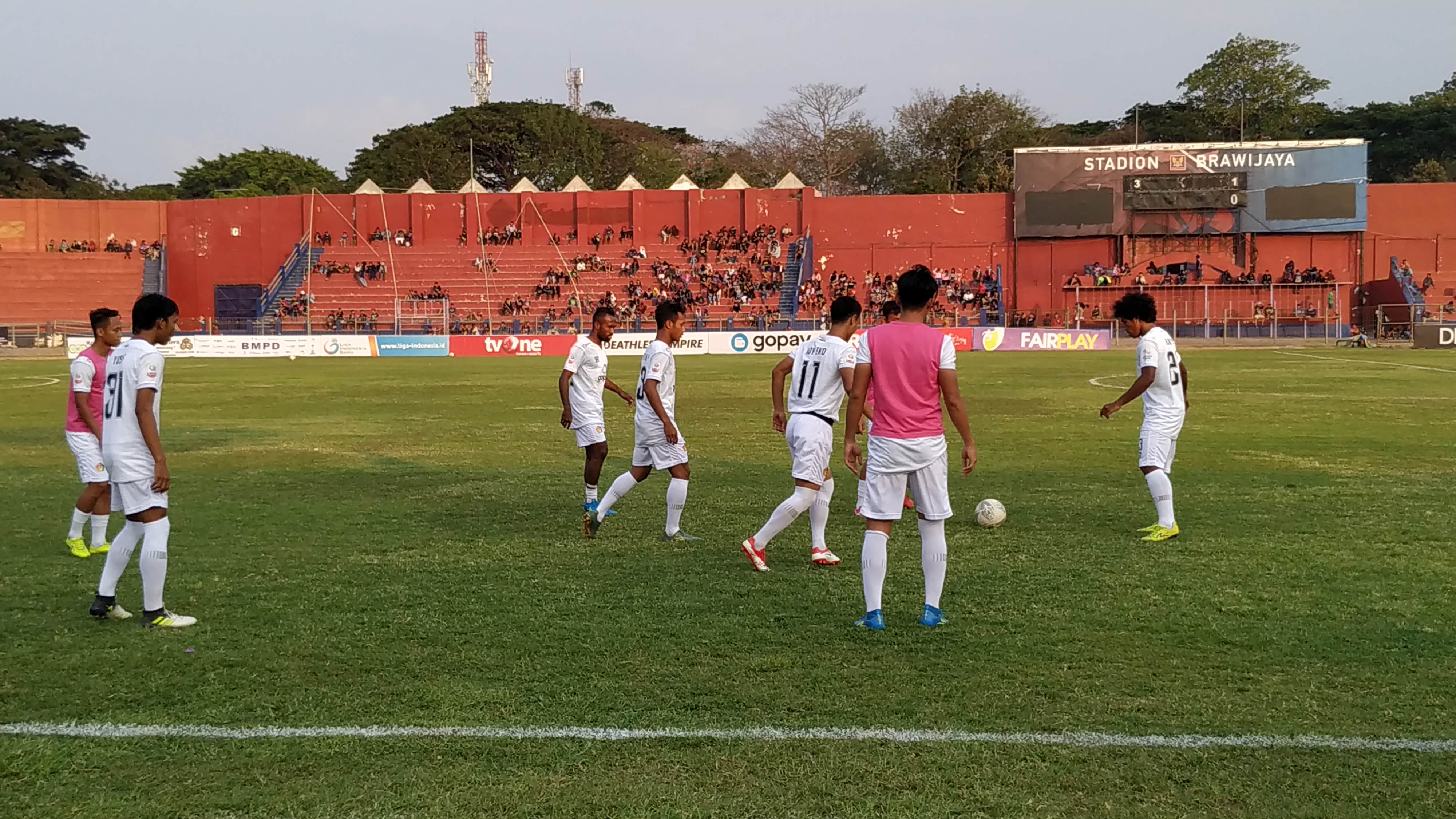 Tim Persik Kediri saat berlatih. (Foto: Fendhy Plesmana/Ngopibareng.id)