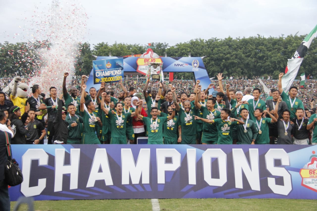 Euforia Persebaya saat meraih juara Piala Gubernur Jawa Timur 2019. (Foto: Fariz Yarbo/Ngopibareng.id)