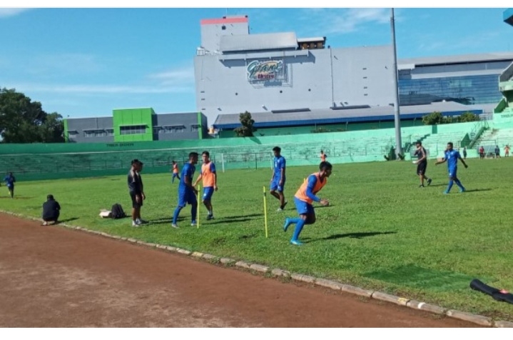 Pemain Arema FC saat menjalani latihan di Stadion Gajayana, Kota Malang sebelum pandemi Covid-19 (Foto: Lalu Theo/ngopibareng.id)