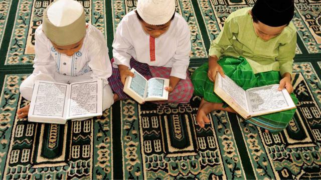 Belajar mengaji Al-Quran sejak dini di pesantren. (Foto: Istimewa)