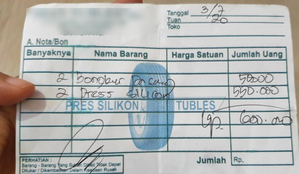 Nota tambal ban yang dinilai sangat mahal. (Foto: Istimewa)