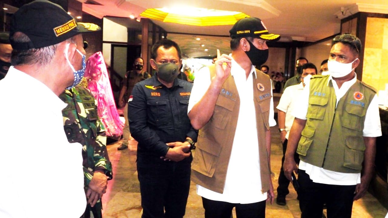 Menko PMK Muhadjir Effendy saat meninjau Hotel Grand Surabaya. (Foto: Humpro Jatimprov)