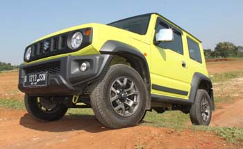 Suzuki Jimny generasi keempat, tetap kotak tetapi elegan. (Foto: Antara)