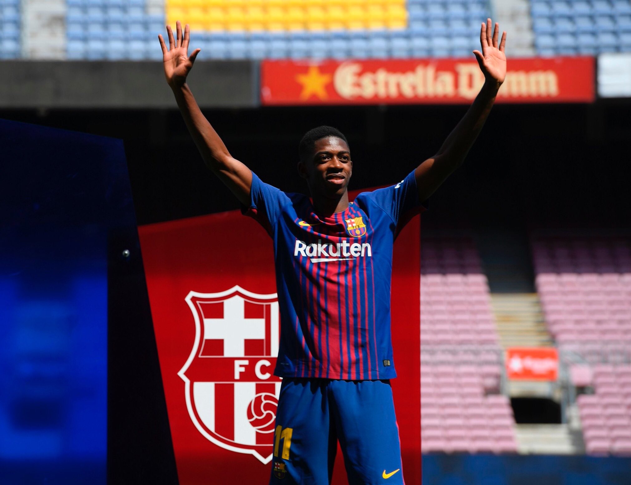 Ousmane Dembele dikabarkan masuk dalam daftar bidikan alternatif MU di bursa transfer musim panas. (Foto: Twitter/@BarcelonaOe)