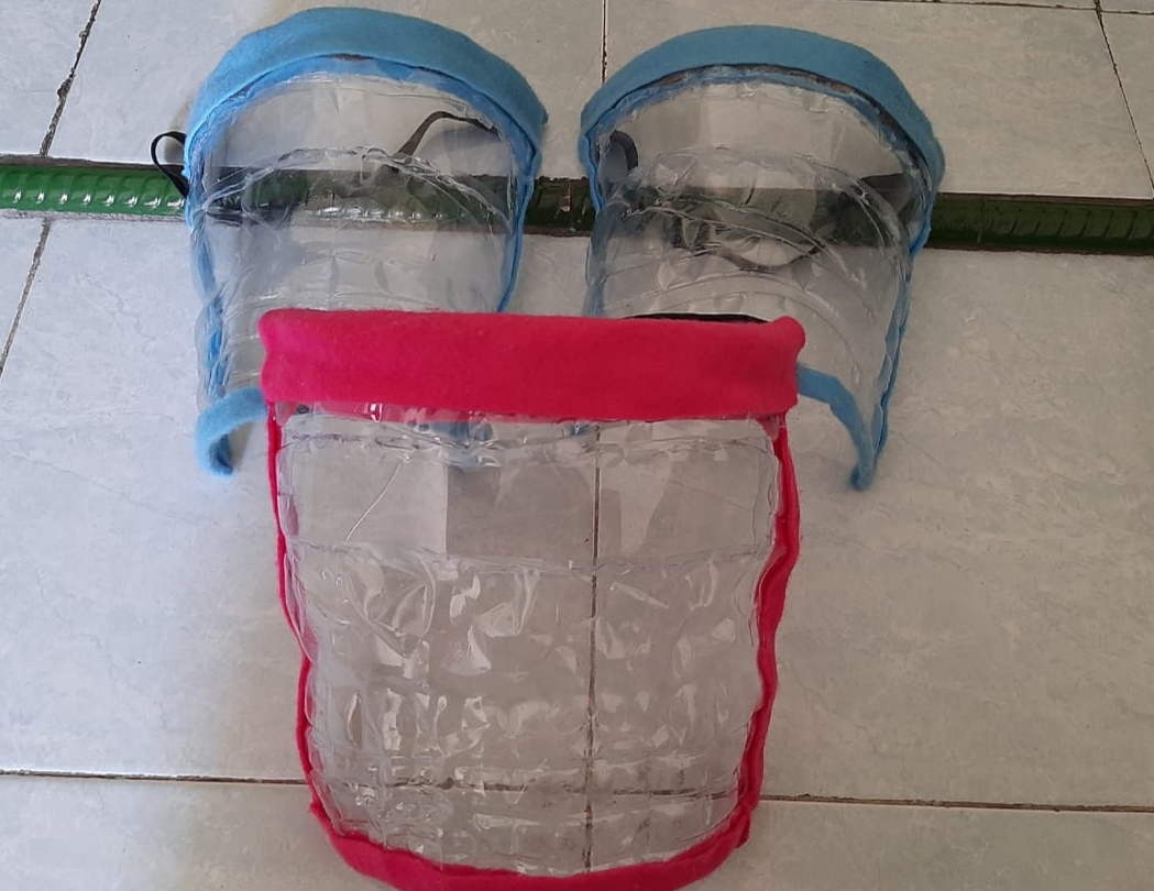 Face shield dari botol bekas buatan Jessica. (Foto: Istimewa) Face shield dari botol bekas buatan Jessica. (Foto: Istimewa)