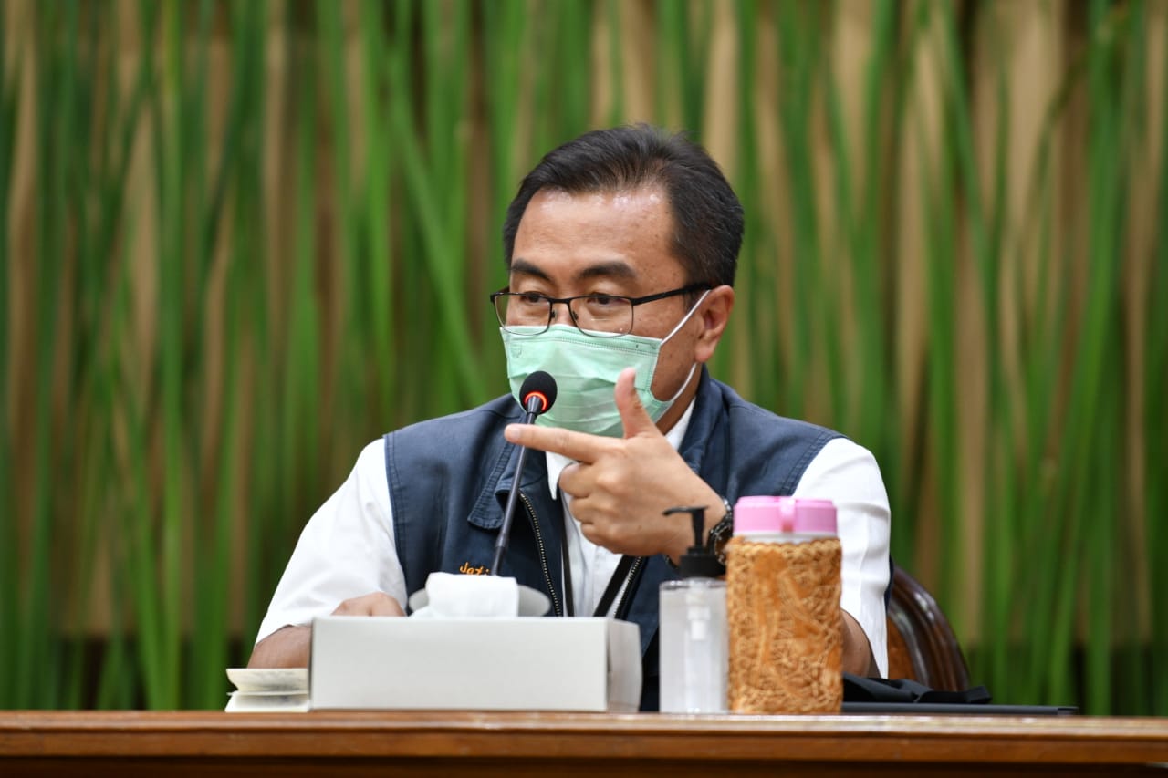 Koordinator Rumpun Kuratif Gugus Tugas Percepatan Penanganan Covid-19 Jatim, Dr. Joni Wahyuhadi. (Foto: Fariz Yarbo/Ngopibareng.id)